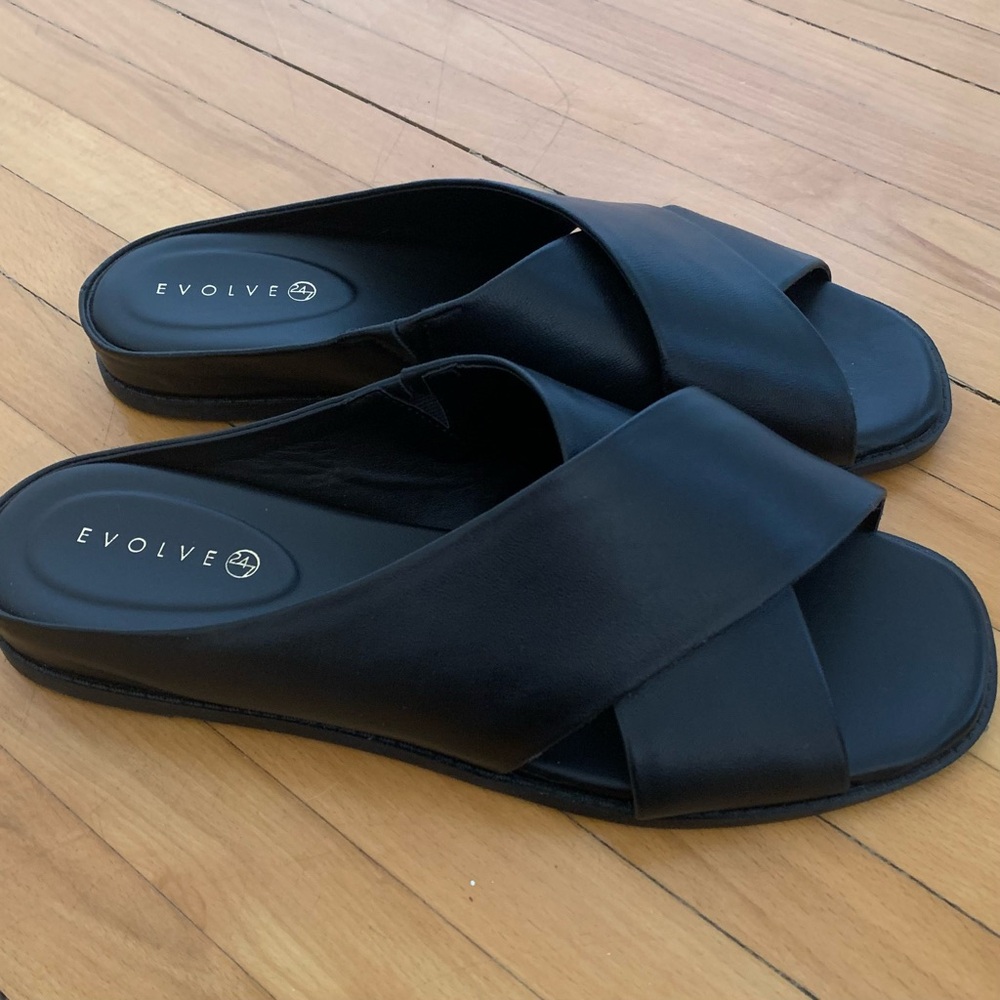 Evolve Odessa Black Slide Sandals